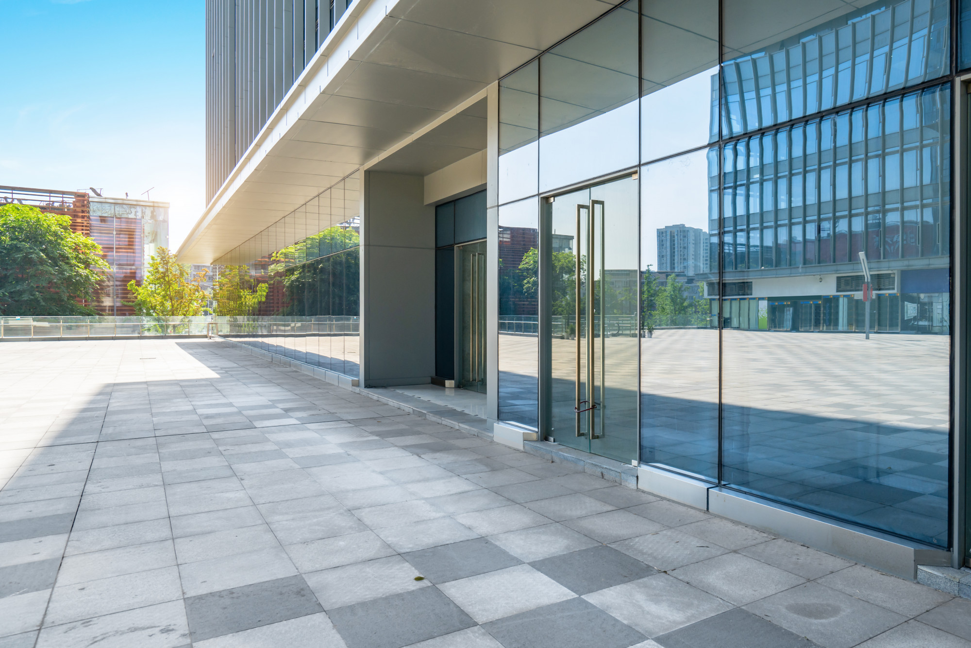 Commercial glass storefront installation for office building – Glass Pro Dallas