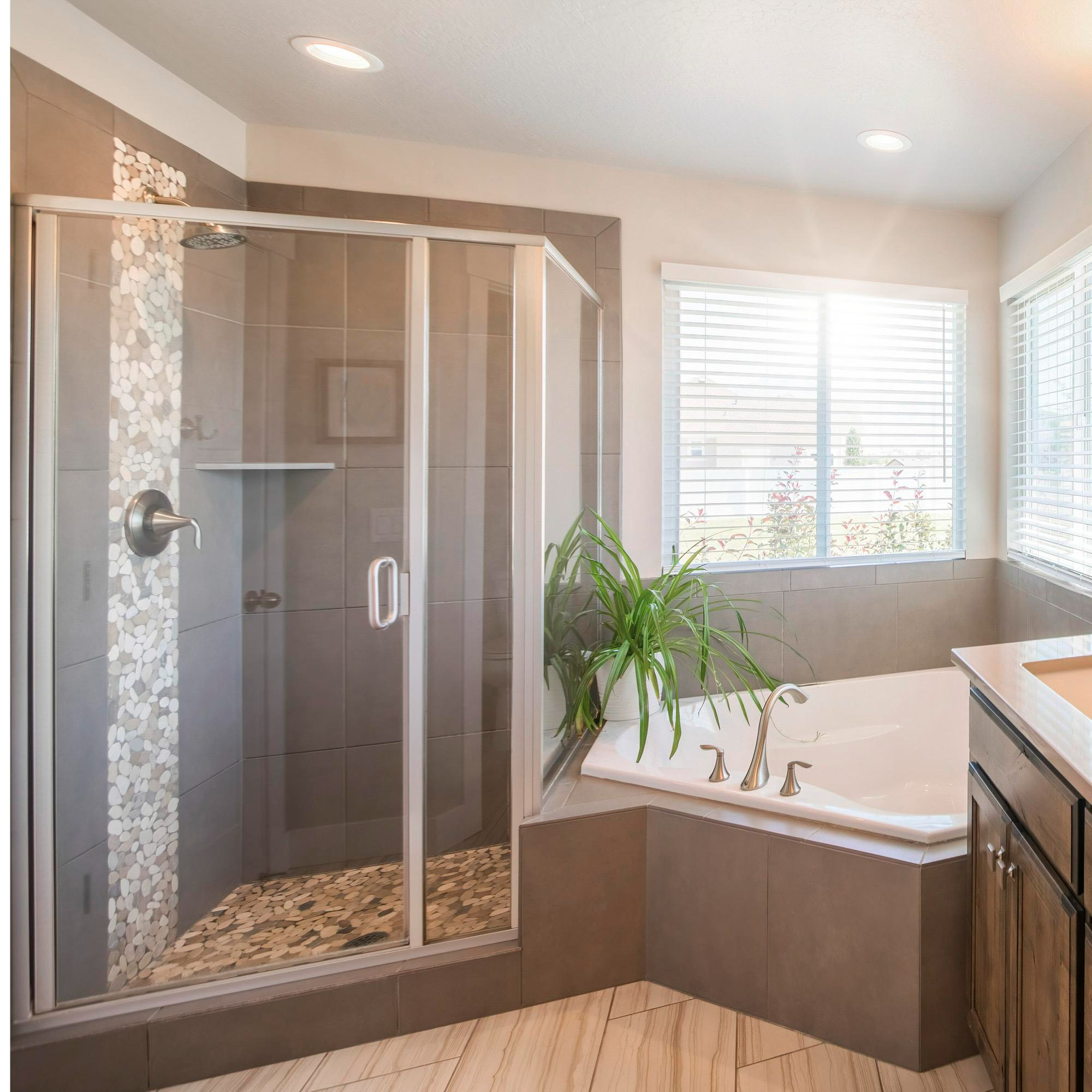 Modern shower and tub glass enclosure installation – Glass Pro Dallas